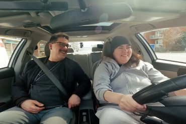 In this screenshot from the documentary Prendre le volant, Ian St-Jean, Special Educator and Driving Instructor, accompanies Amna Sabbah on the road.